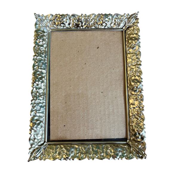 vintage MCM gold tone metal embossed decretive picture frame photo 5x7 - Picture 2 of 7